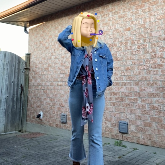 WIDE SLEEVE CROP TOP FROM TORONTO BOUTIQUE - Picture 3 of 4